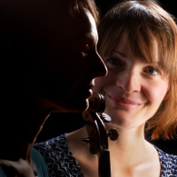 Kati und Carolin mit Geige